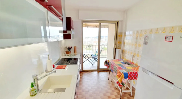 Beautiful 3-bedrooms Apartment, Sea View