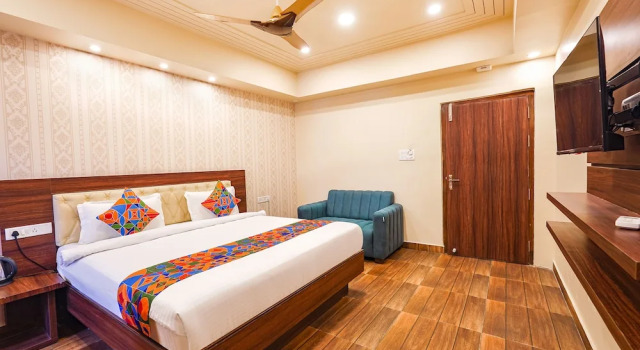 Люкс Luxury FabHotel Grand View Inn