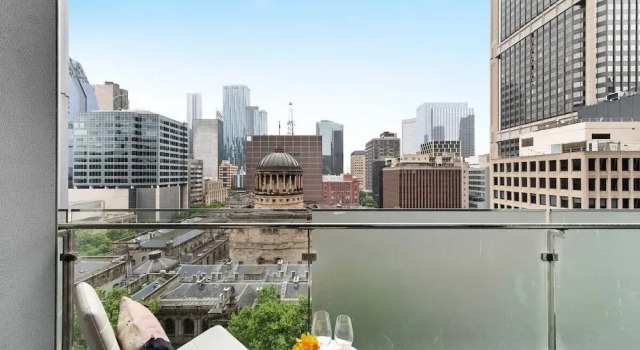 A Stylish Apt for 4 Near Queen Victoria Market