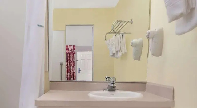 Четырёхместный номер Standard Travelodge by Wyndham Klamath Falls