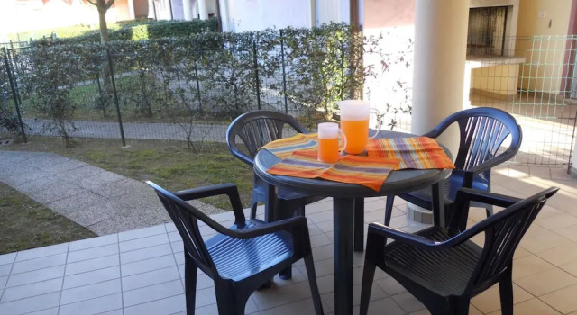 Апартаменты Garden Apartment With Pool in Holiday Village