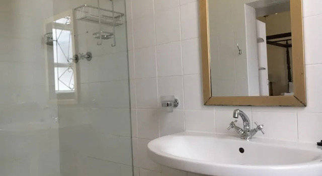 Апартаменты Цокольный этаж с 2 комнатами 5 Camp Street Guesthouse & Self-catering
