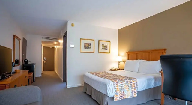 Номер Deluxe с балконом Hotel Cheribourg, an Ascend Collection Hotel