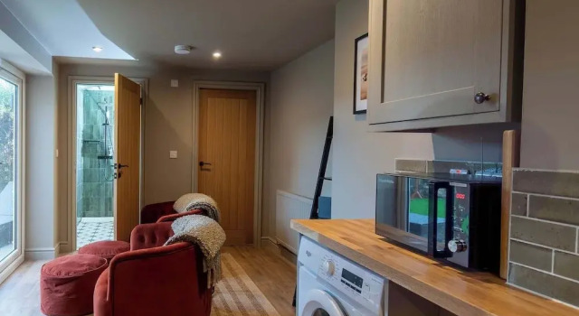 Коттедж 4 Bed Holiday Home by Guestz