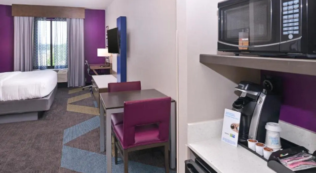 Люкс Holiday Inn Express and Suites Bryant - Benton Area by IHG