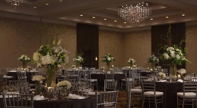 Renaissance Baton Rouge Hotel, Забронировать Отель Батон-Руж Луизиана, рядом с Universal Plaza Shopping Center