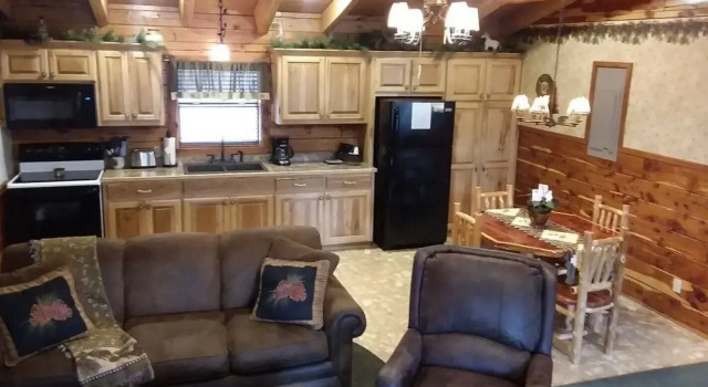 Номер Standard с видом на воду Lake Shore Cabins on Beaver Lake