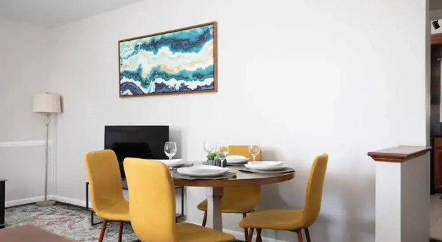Highland Drive Hideaway, Забронировать Дом для отпуска Коттеджи Бирмингема, рядом с Симфонический оркестр Алабамы, Коттедж