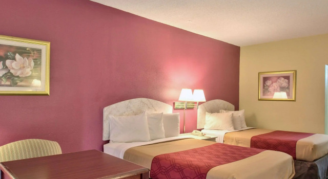 Четырёхместный номер Standard Econo Lodge Donalsonville