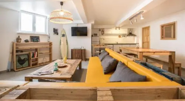Alex Surf Hostel, Rezervovat Hostel Hotely v Oeste s parkováním, Parkování