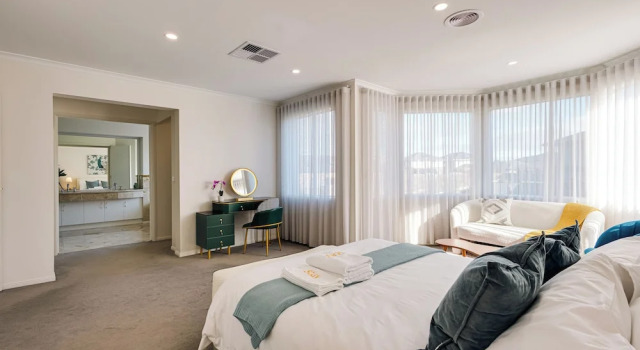 StayAU 6BRM Lakeview Villa Holiday Stay