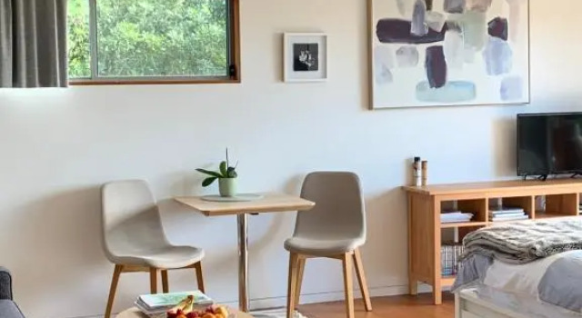 Callemondah Studio with stunning views, Bangalow Byron Hinterland, Забронировать Отель Бангало Byron Bay Hinterland