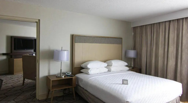 Двухместный люкс c 1 комнатой Crowne Plaza Syracuse