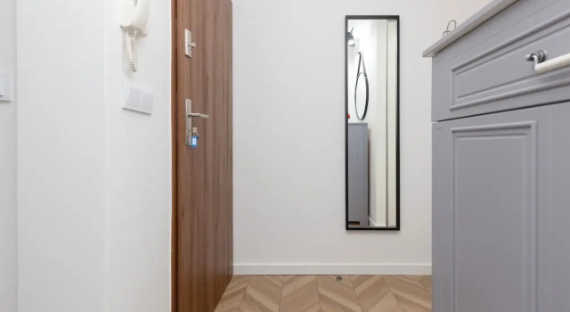 Warsaw Apartment Elekcyjna by Renters