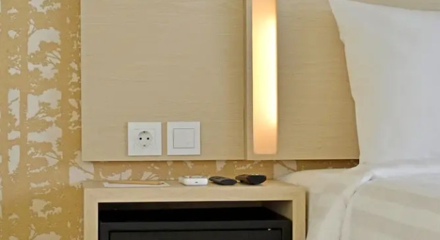 Camera Deluxe Whiz Prime Hotel Sudirman Cilacap