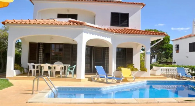 Вилла Spacious 4 bedroom villa, private pool, free air conditioning and wifi