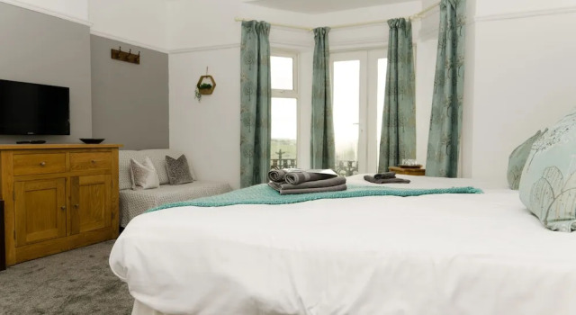 Redcar Staycations, Book Guesthouse Redcar Teesside