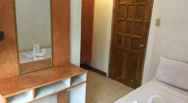 OYO 426 Coco Grove Tourist Inn