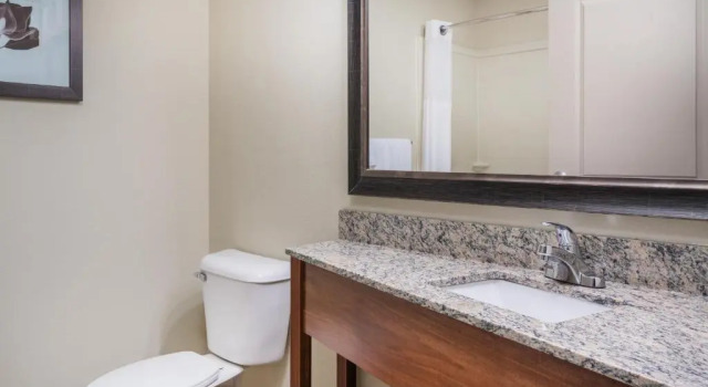 Номер Standard AmericInn by Wyndham Winona