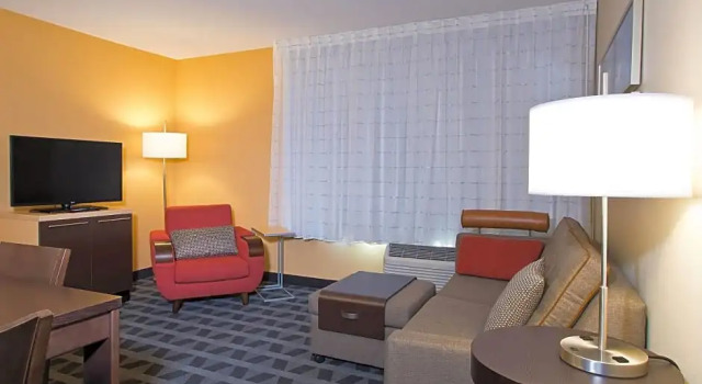 Четырёхместный люкс с 2 комнатами TownePlace Suites by Marriott Garden City