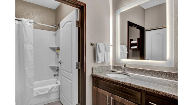 Четырёхместный люкс c 1 комнатой Staybridge Suites Salt Lake-West Valley City by IHG