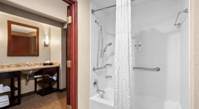 Четырёхместный номер Standard Comfort Inn & Suites
