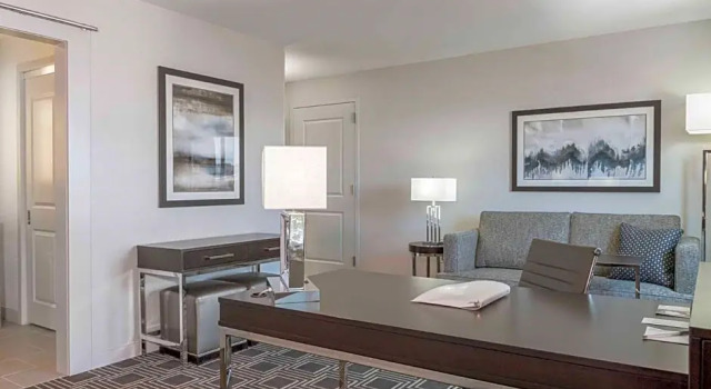 Двухместный люкс Hampton Inn & Suites-Worcester, MA
