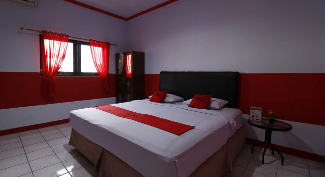 Кровать в общем номере RedDoorz Plus @ Samratulangi Manado