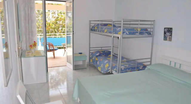 Четырёхместный номер Standard с балконом Hotel Villa Tre Sorelle