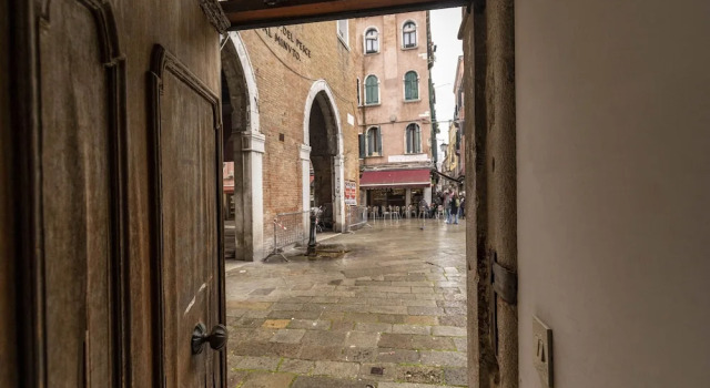 Residence Le Beccarie - Rialto by Wonderful Italy, Забронировать Отель Сан-Поло Венеция, рядом с Accademia Bridge