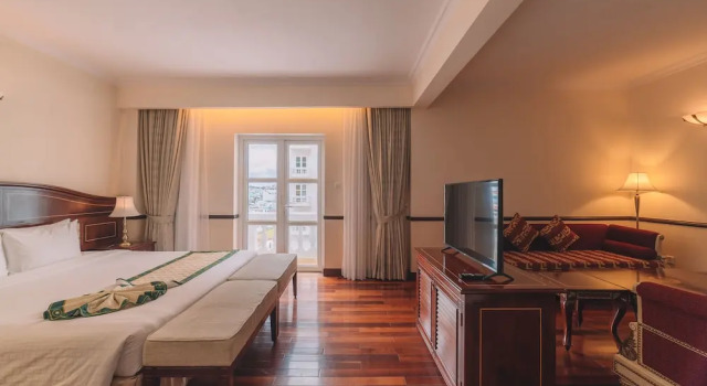 Полулюкс с балконом Saigon Dalat Hotel