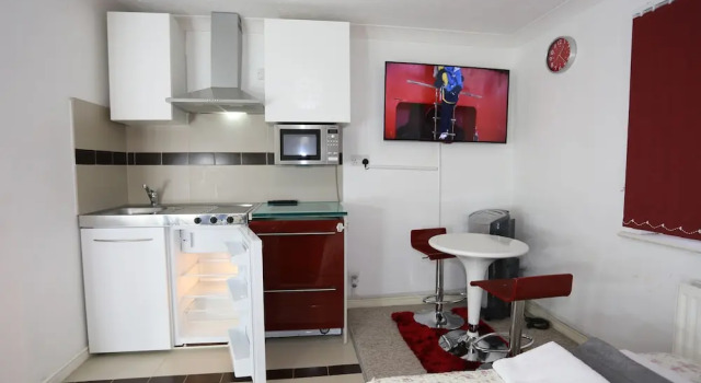 Двухместная студия Цокольный этаж Lovely Studio Apartments - Thamesmead