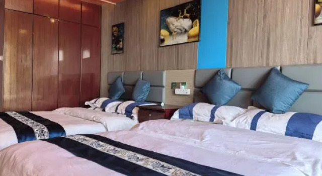 Люкс Qinghai Lake Zhaxi Tibetan-style Holiday Inn