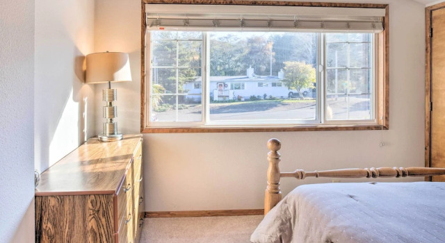 Pet-friendly Rockaway Beach Home w/ Fire Pit!, Rezerwuj Dom wakacyjny Wille w Oregon Coast, Willa