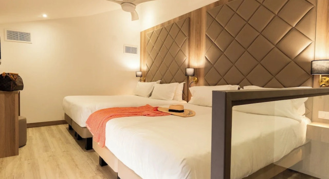 Четырёхместный номер Standard Дуплекс GOLDEN TULIP CANNES HOTEL de PARIS