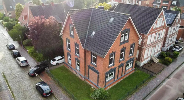 Charmante Altbauwohnung an der Kesselschleuse 2, Забронировать Отель Эмден East Frisia