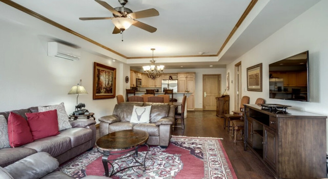 Luxurious 3 bedroom 3 bath condo! 3 Condo by RedAwning