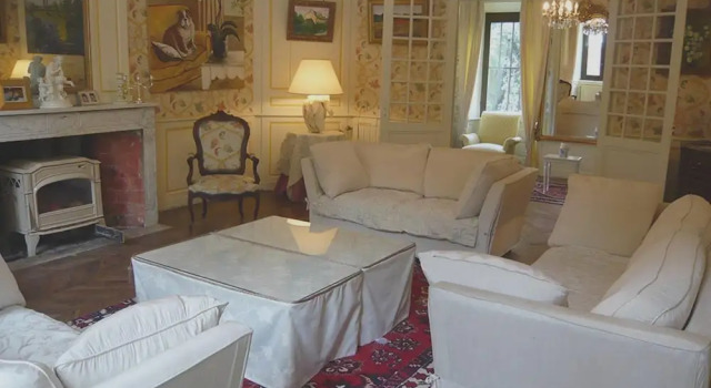 Mansion With 15 Bedrooms in Satillieu, With Wonderful Mountain View, Private Pool, Enclosed Garden, Prenota Hotel Hotel a Alvernia con parcheggio, Parcheggio