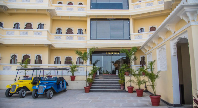 Labh Garh Palace, Забронировать Отель Отели штата Раджастхана с парковкой, Парковка