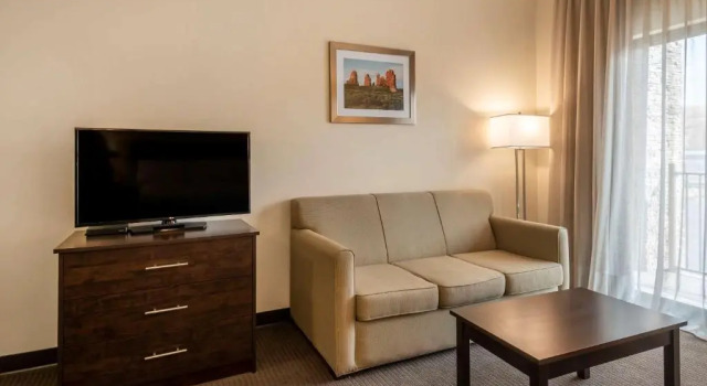 Люкс с балконом Sleep Inn & Suites Moab near Arches National Park