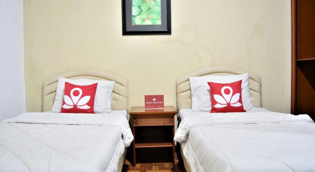 Bumi Ciherang Hotel, Book Hotel Cipanas West Java