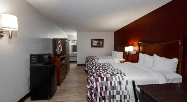 Кровать в общем номере Red Roof Inn Dothan