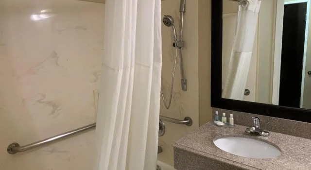 Люкс с красивым видом из окна Quality Suites Houston NW Cy-Fair