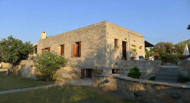 Aigina 3 Bedroom House by the Sea, Rezerwuj Apartament Hotele w Saronic Islands z parkingiem, Parking