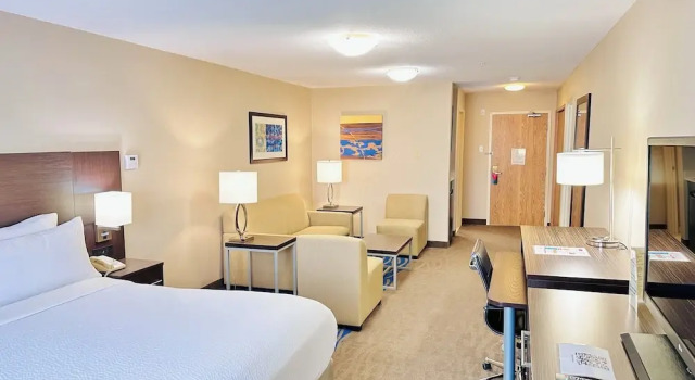 Люкс c 1 комнатой Holiday Inn Hotel & Suites Regina by IHG