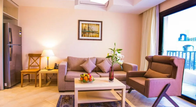 Люкс Deluxe c 1 комнатой с видом на сад Sky View Suites Hotel
