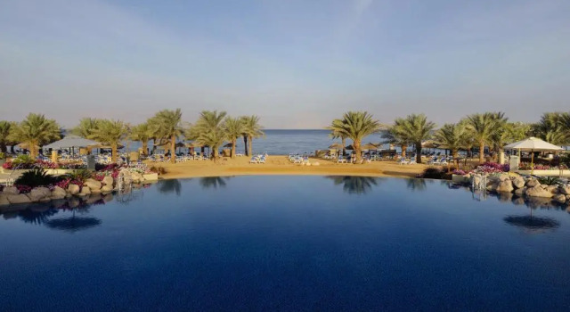 Двухместный номер Superior с видом на бассейн Mövenpick Resort & Spa Tala Bay Aqaba