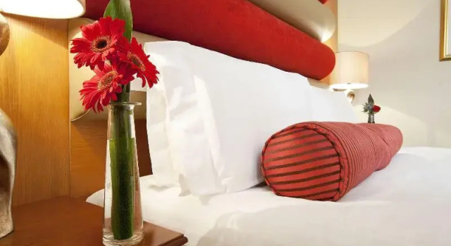 Двухместный клубный номер Executive Carlton George Hotel