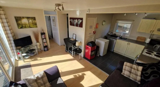 60 upperlakeside glan gwna