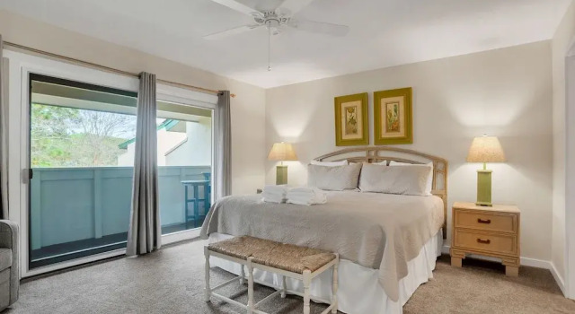 264 Stoney Creek Villa at The Sea Pines Resort, Забронировать Курортный отель Отели Хилтон-Хед-Айленд с парковкой, рядом с Stan Smith Tennis Academy, Парковка